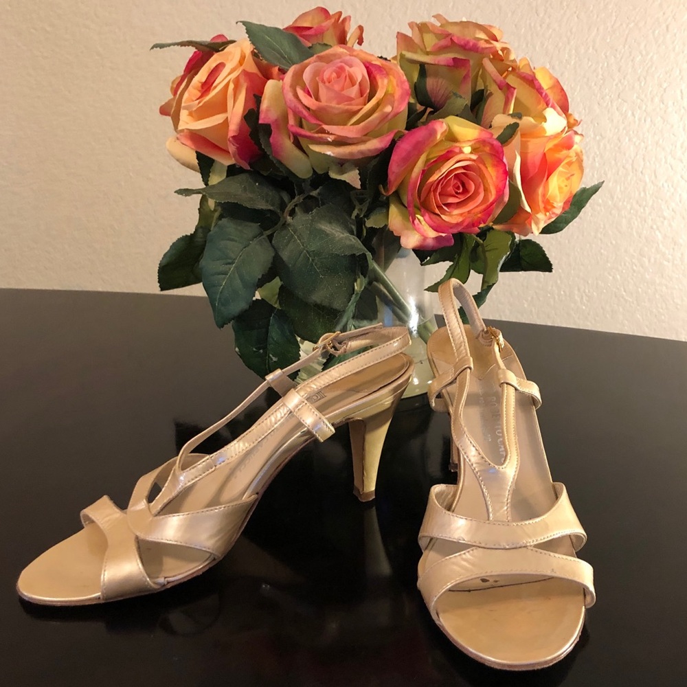 Roberto Capucci Cream Patent Sandals size  7 1/2